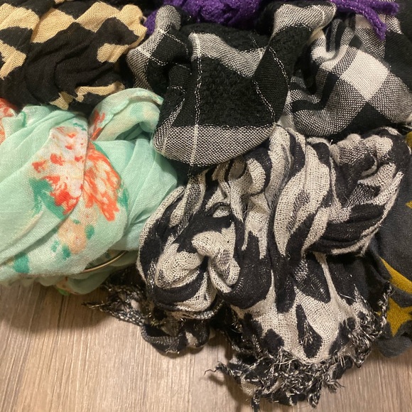 Scarf/ Scarves 🧣 - Picture 8 of 8